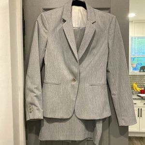 Express Women's Light Gray Skirt Suit (size 6-8)